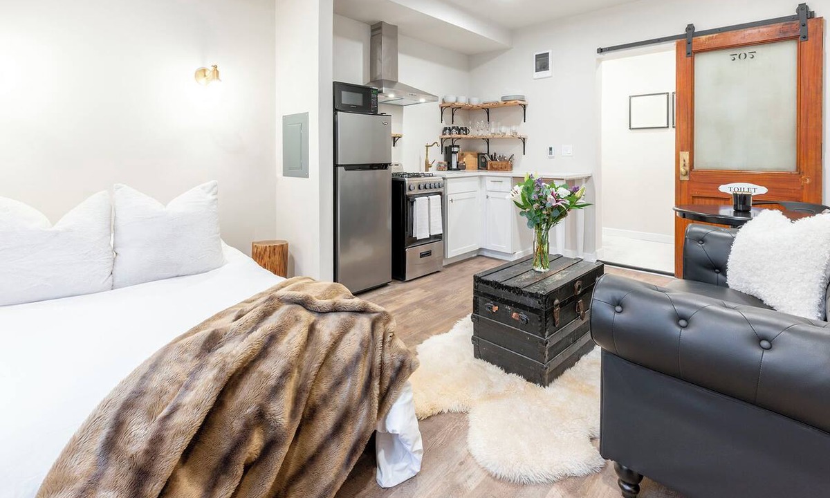 Central Tacoma Apartment | 6th Ave district studio Quiet + Prkng