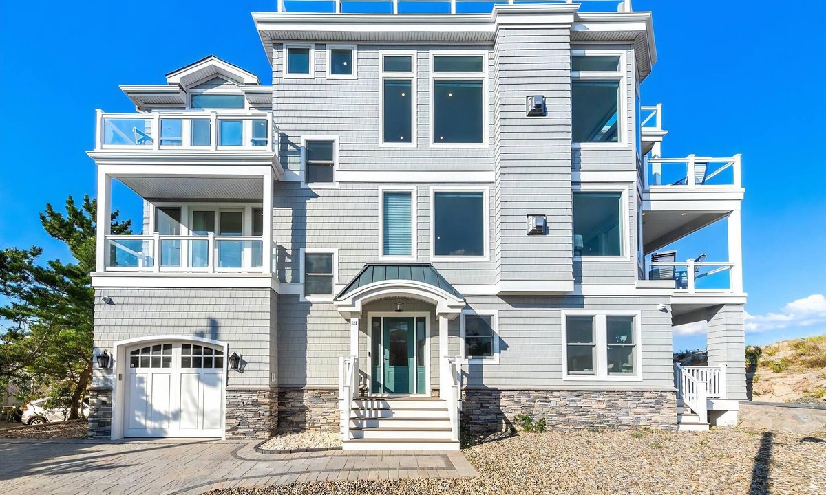 North Beach Haven House | 7 bedroom accommodation in Peahala Park