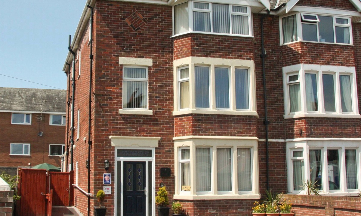 South Shore Cottage | 7 bedroom accommodation in Blackpool