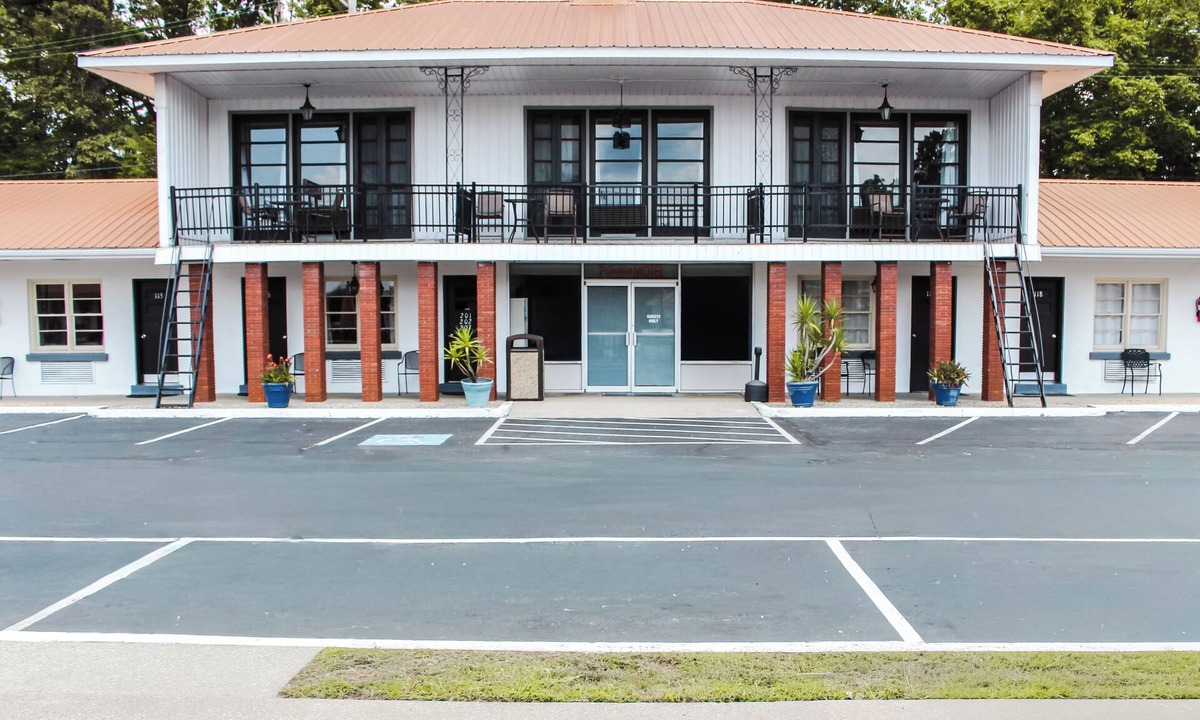 Burnside Hotel | 7 Gables Motel Burnside Near Somerset US 27