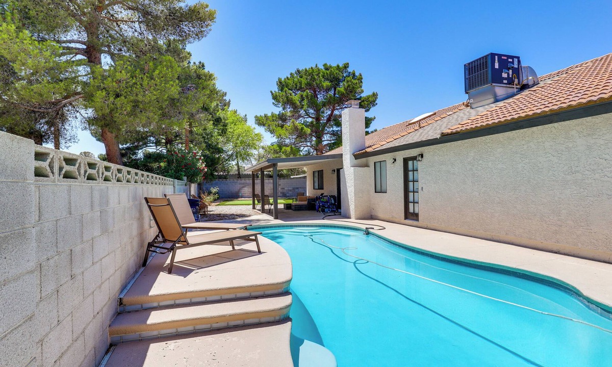 Chinatown House | 7 Mi to Las Vegas Strip: Family Home w/Pool!