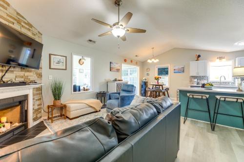 Hubert House | 7 Mi to the Hammocks Beach: 3 BD Near Camp Lejeune