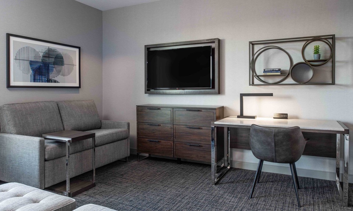 Quincy Apartment | 7 Miles from Downtown | 24H Business Center