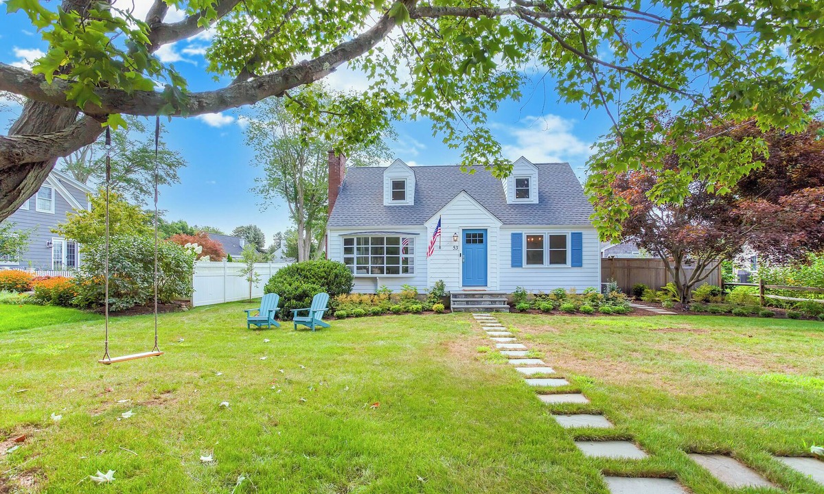 Madison House | 7 Min Walk from Water: Cheerful 4 Bedroom Home