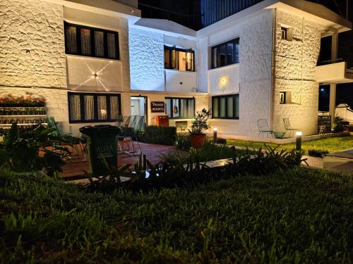Kodaikanal Hotel | 7 ROADS RESORT 50mts to lake