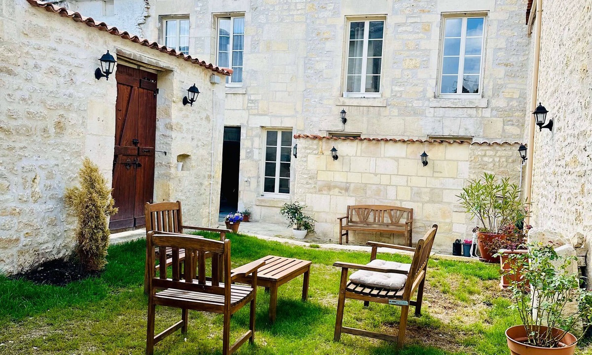 Jarnac House | 7 Rue Cherche Midi