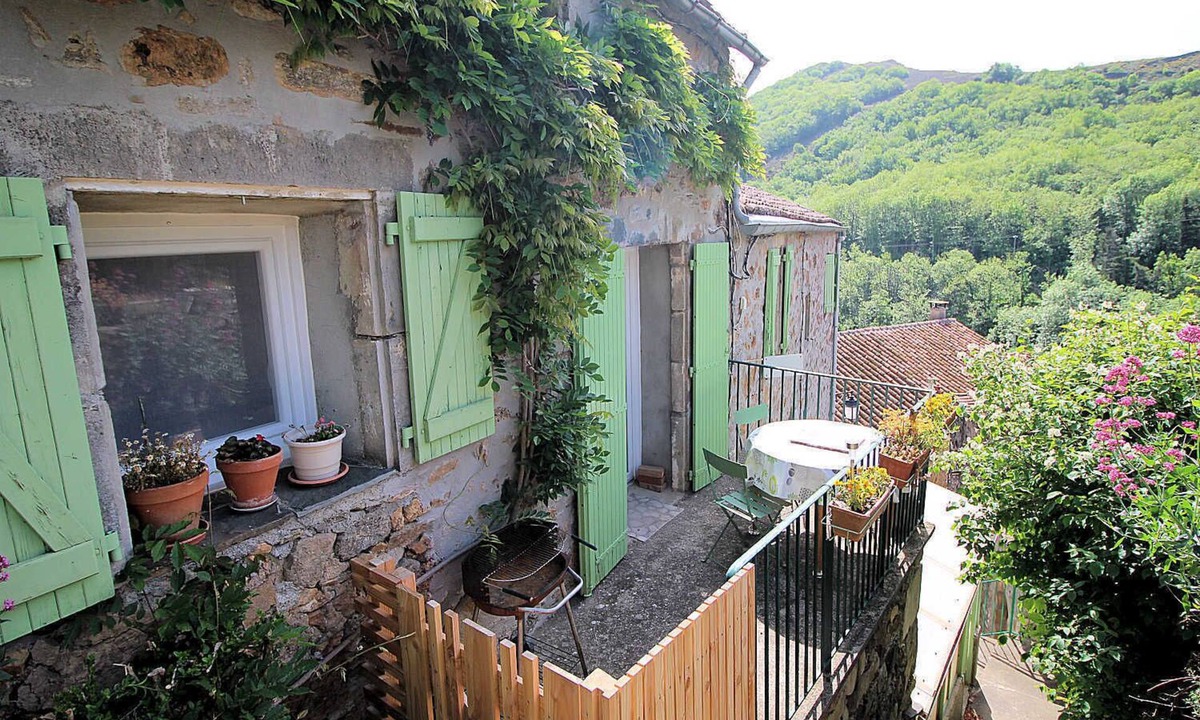 Avene Apartment | 70 m² accommodation with every comfort and terrace in a stone house