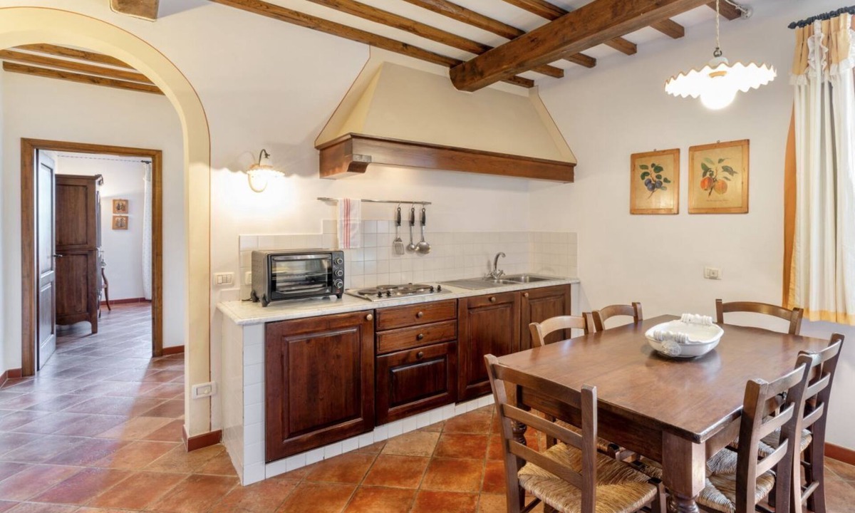 Pancole Apartment | 70 mq. First floor apartment composed of: living room with sofa, kitchenette (4 hotplates, mini-oven, fridge, dishwasher), 1 bedroom with 2 single beds, 1 bathroom with shower. Internal stairs leading to the second double bedroom, arranged on the mezzani