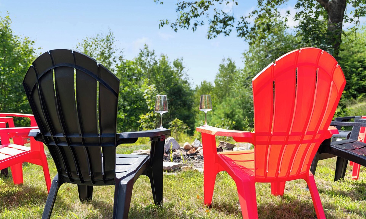 Conway House | 70 Private Acres+Sleeps 12+Fire Pit+Pet Friendly