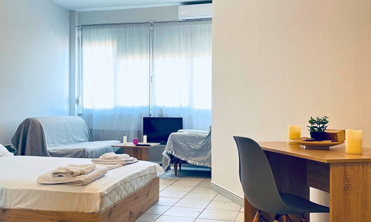 Ladadika Apartment | #704: Extra Spacious Studio (28m²), Metro, Heart of Thessaloniki "Frangomahala".