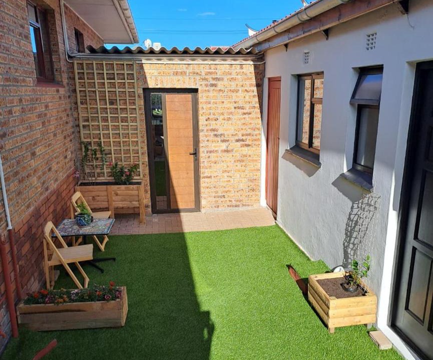 Fish Hoek Apartment | 77 on First!