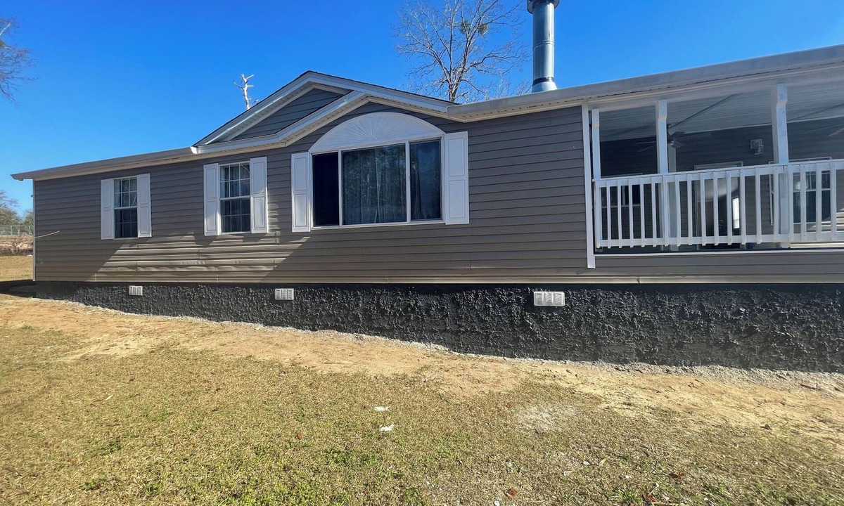 Sneads House | 7872 Modern & spaces 3-bedroom house with AC and WiFi in wonderful Sneads.