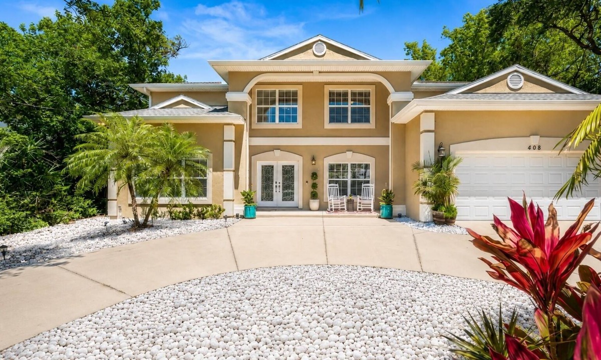 Vilano Beach House | 7BD 6BA, Pool&Spa, Walk to Beach, PutPut, Dream Backyard, 10 min. to Downtown!