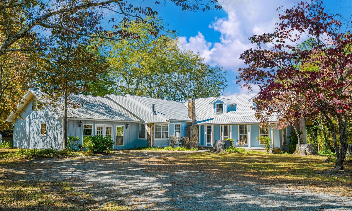 Mentone Cabin | 7BR/4BA, Sleeps 21! Adjoins National Park. Trails/Pond. Lookout Mtn. Cabin