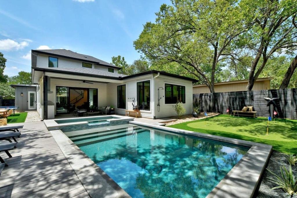 Montopolis House | 7BR Private Villa with Heated Pool & Outdoor Oasis