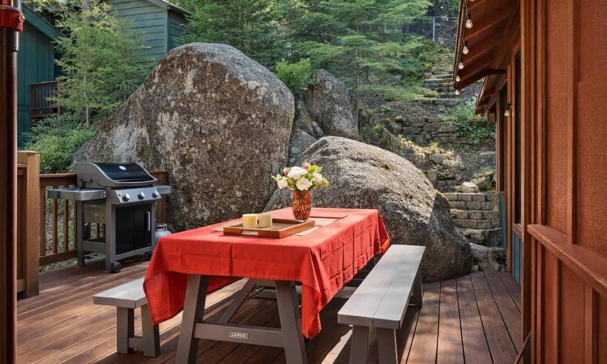 Sugar Pine Cabin | 7mi Yosemite | Fireplace | King Beds | Lewis Creek Cabin