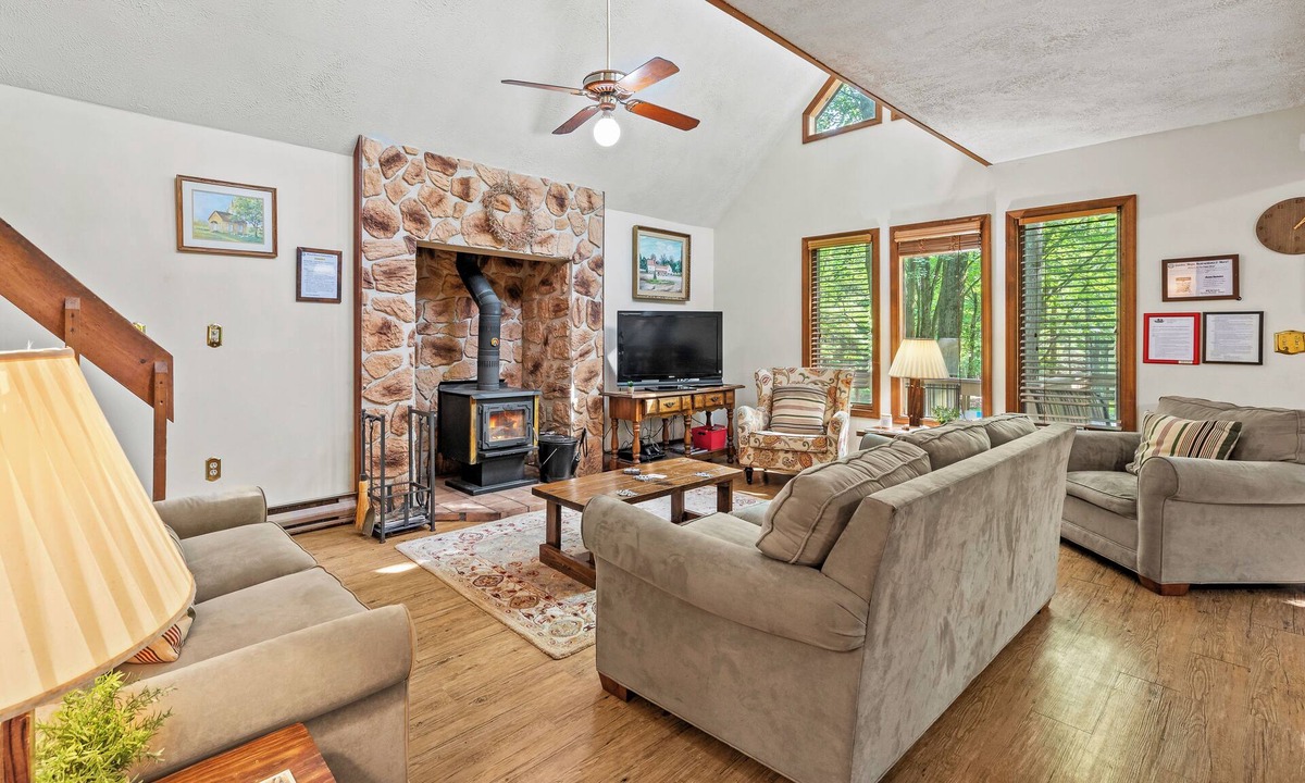 Briar Crest Woods Cabin | 7mins to Skiing, Fire Pit, Game Table | Lake Access | Hygge Home by AvantStay