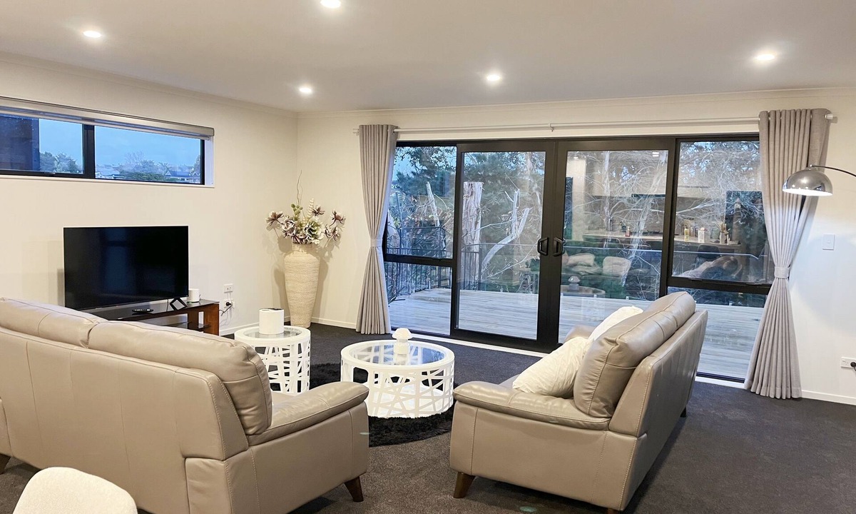 Hamilton House | 7th Heaven on the Waikato River