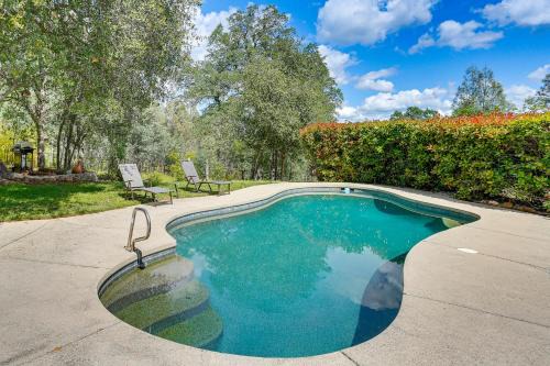 Columbia House | 8-Acre Retreat: Pool & Stunning Mt Lassen View!