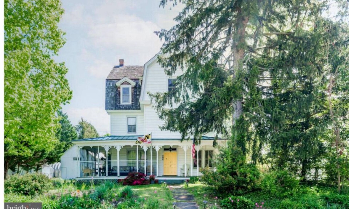 Betterton House | 8-bedroom house with AC and WiFi in Betterton. 7 minute walk to the beach.