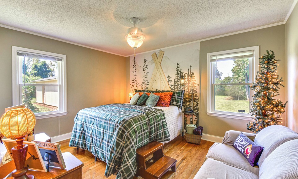 Seneca Cottage | 8 Mi to Clemson: Peaceful Family Home w/Yard
