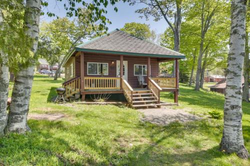Rangeley House | 8 Mi to Saddleback Ski Area: Cabin w/Fire Pit