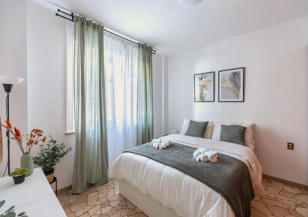 Stadera Apartment | [8 min dalla METRO] Casa Elegante con Netflix e Wifi