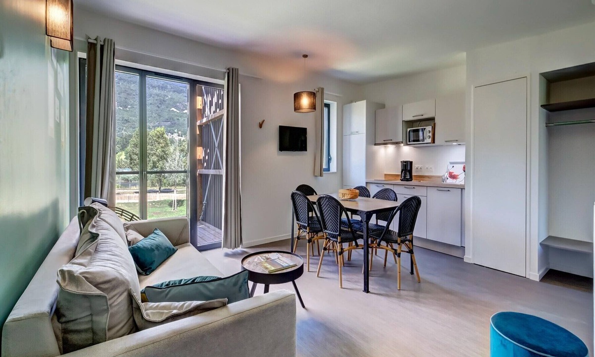 Motz Apartment | 8-Person Savoie Family Retreat