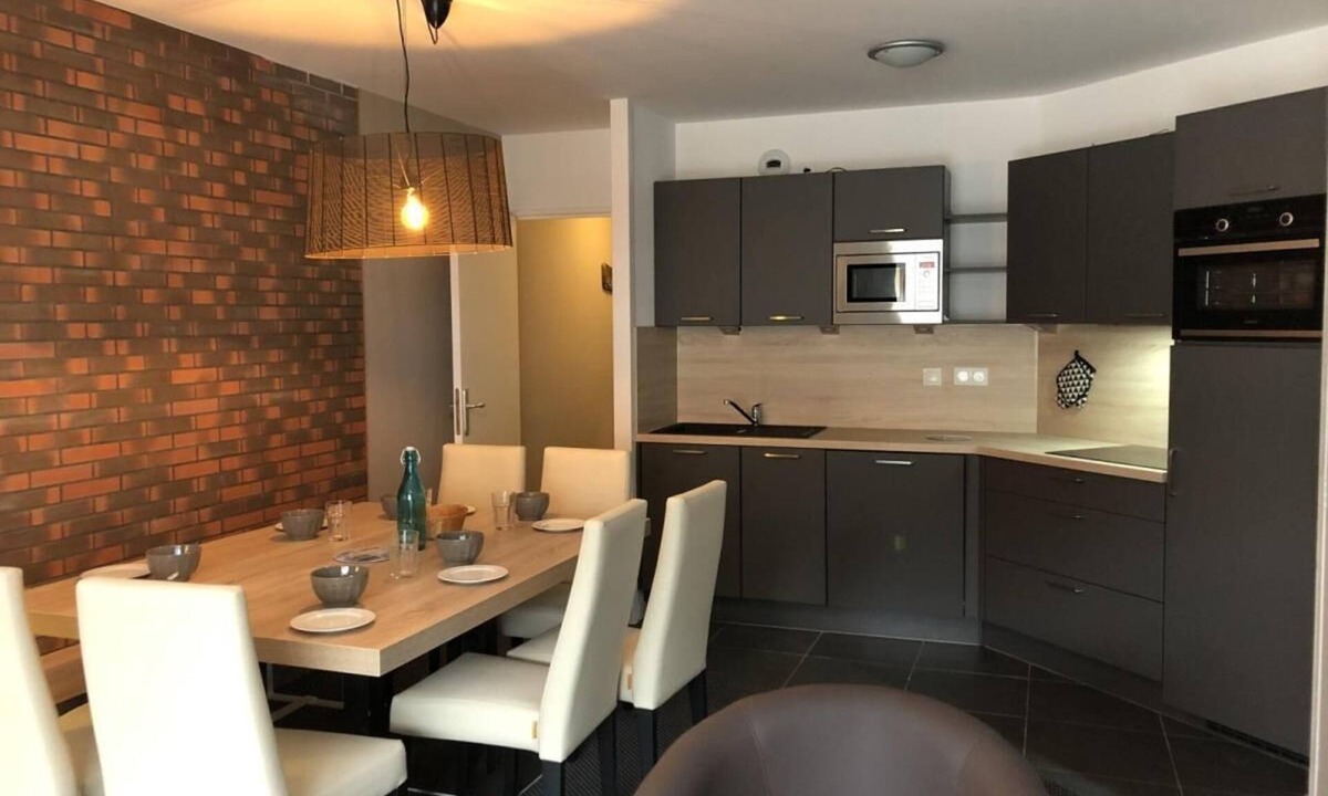 Eaux-Bonnes Apartment | 80m from resort center, Ground floor, view ski slopes, swimming pool, terrace, tv, ski locker, 67m²