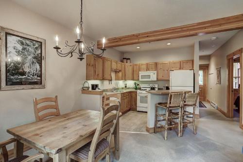Keystone Apartment | 8757 Trappers Crossing Condo