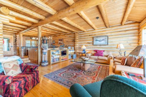 Keystone Villa | 88 Potentilla Lane : 2