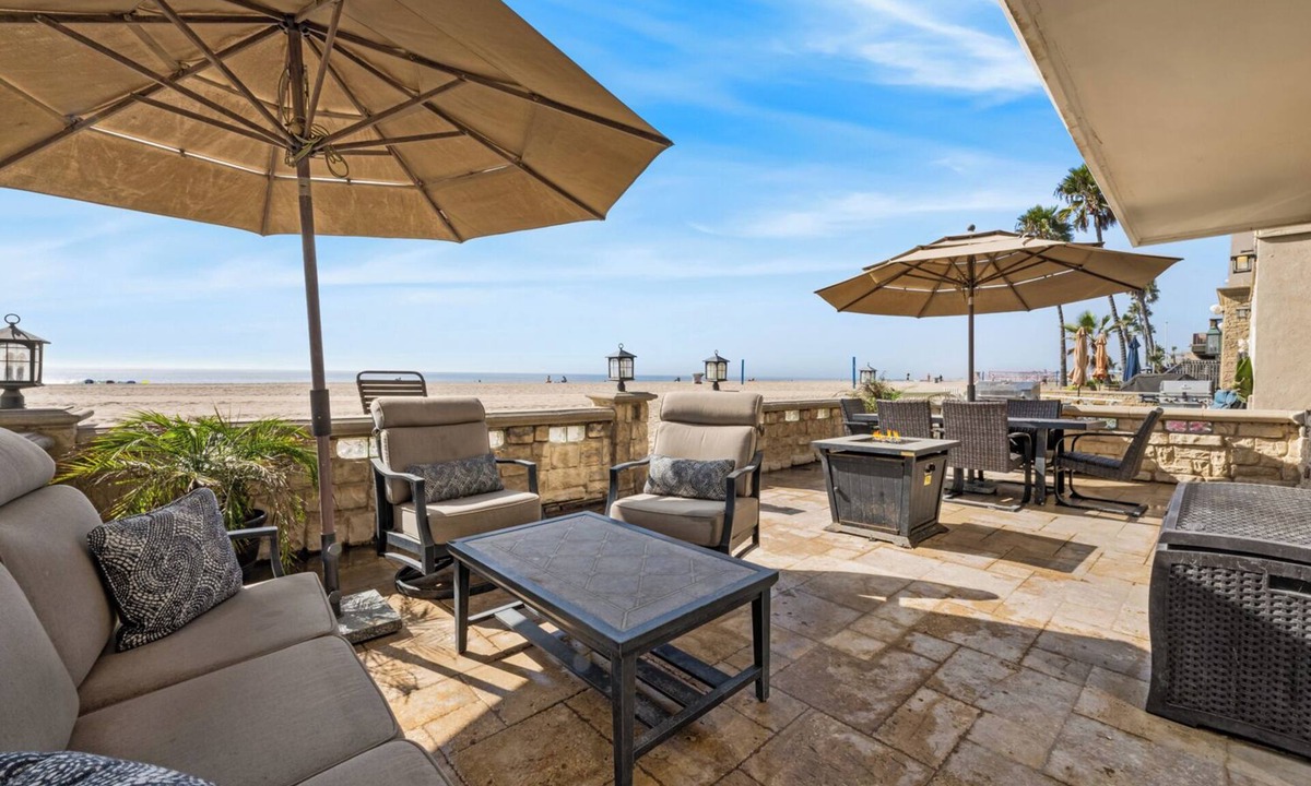 West Newport House | 8BR Beach Duplex w/Ocean Views, Patio & Pool Table