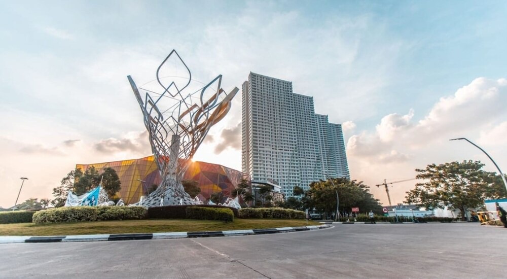 Bekasi Barat Hotel | 8Rooms@ Grand Kamala Lagoon