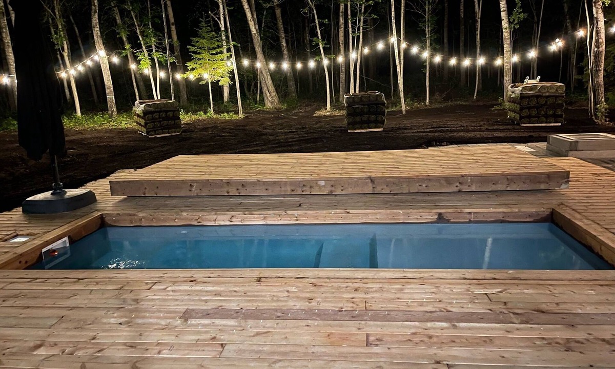Lac du Bonnet Cottage | 8TH ESCAPE w/Plunge Pool, Hot Tub, Sauna backing onto 8th Hole on Granite Hills