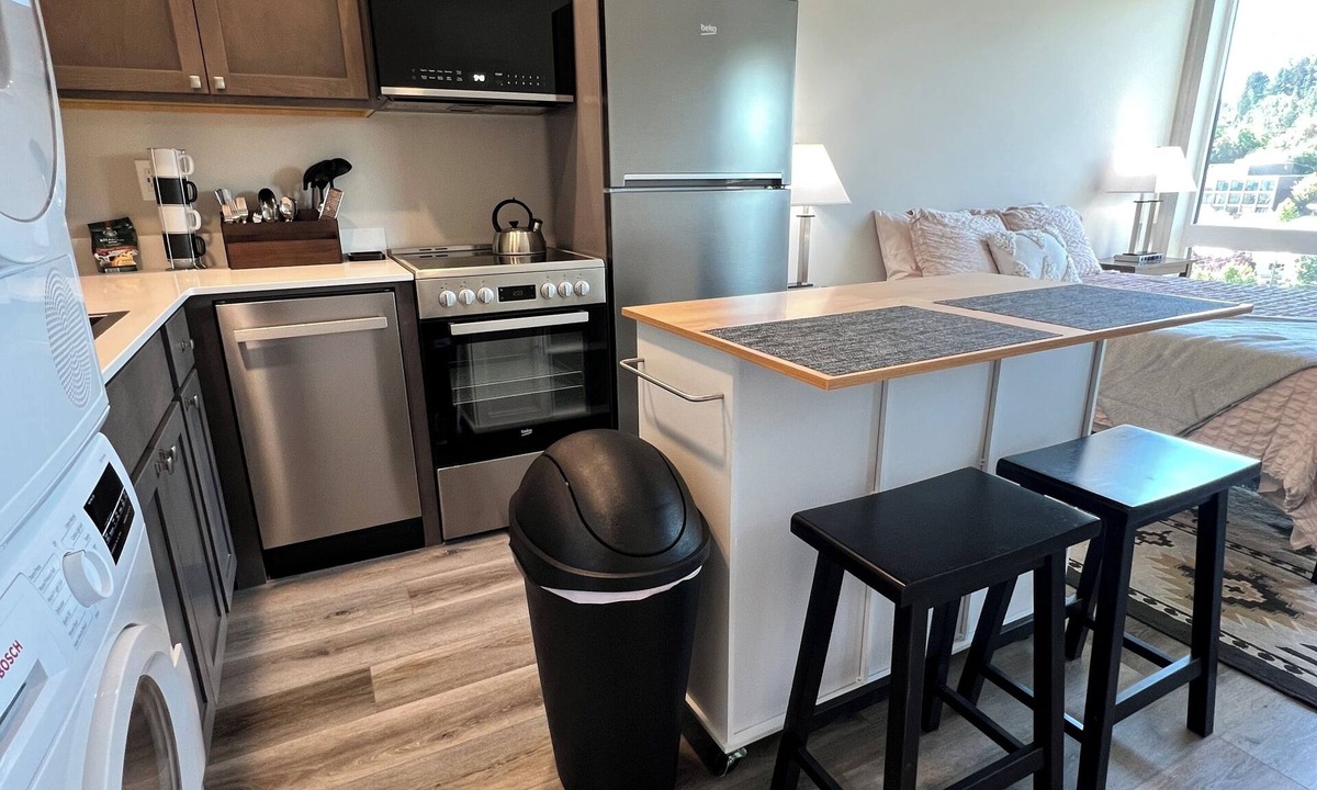 Cliff - Cannon Apartment | 8th Floor Studio Rental with High Ceilings!