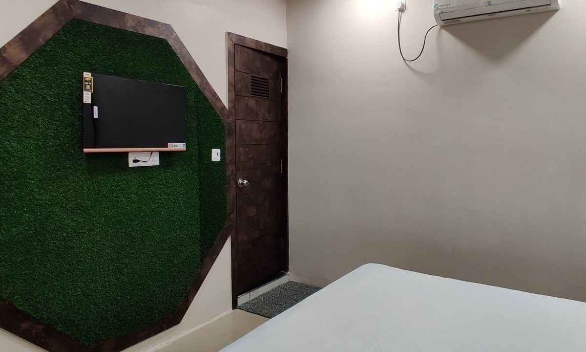 Mathura Bed & Breakfast | 9-bedroom bed & breakfast in enchanting Mathura with AC, WiFi