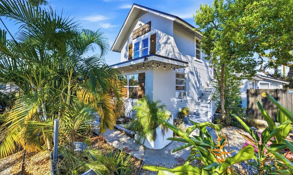 St. Petersburg - Clearwater Apartment | 9 Units Shared Courtyard Sleeps 26