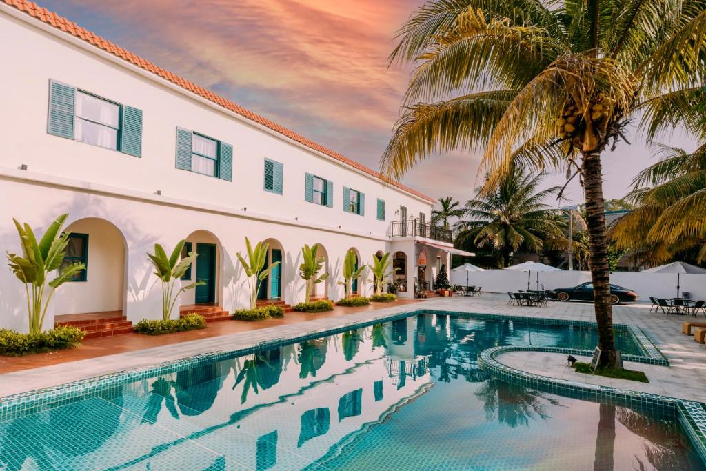 Wanning Hotel | 911 Surf Villa
