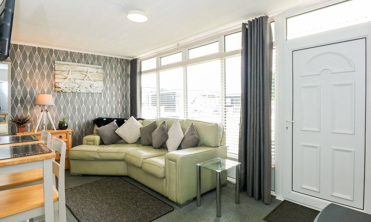 Chapel Saint Leonards Cottage | 98 Cherry Park