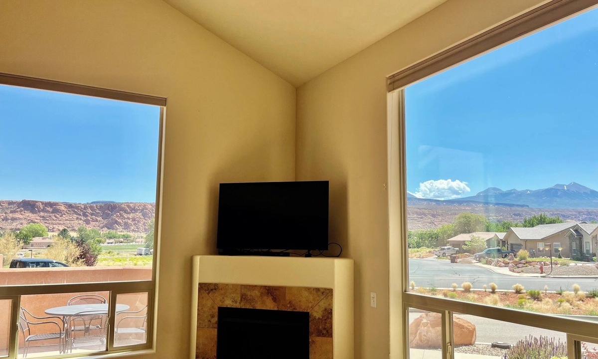 Moab South Valley House | 9A1 Shared Pool/Hot Tub, Views, Private Garage and Patio