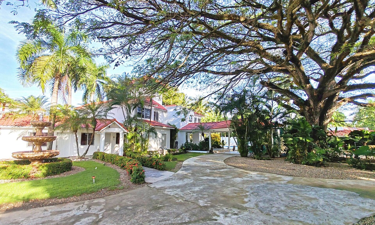 Villas Ana Maria Villa | 9BR Sosua Villa Complex - Pool, Jacuzzi & Perfect for Groups