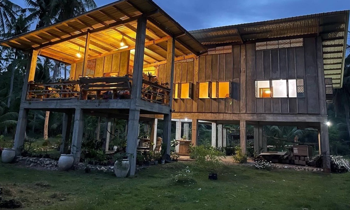 Siquijor Bed & Breakfast | A beachfront rustic home in Lazi, Siquijor.