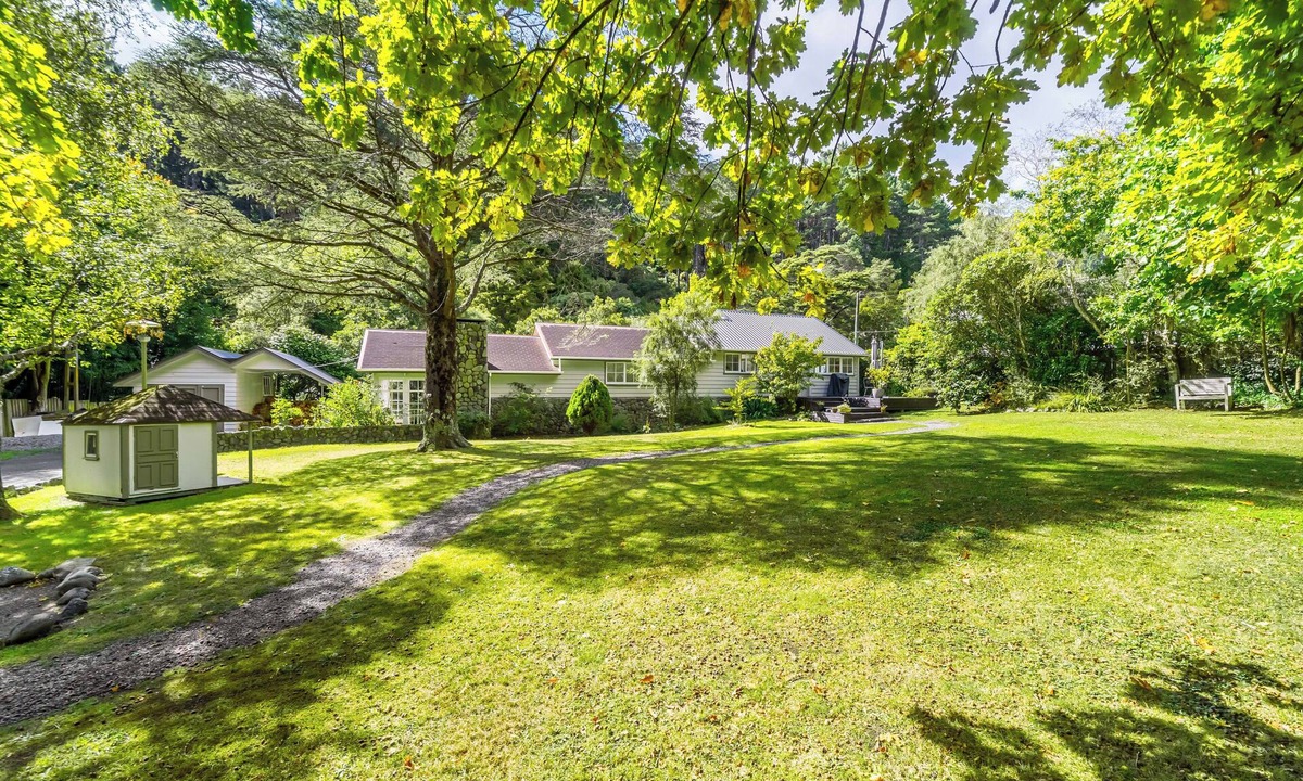 Pinehaven Cottage | A beautiful and tranquil house, perfect for a peaceful and relaxing getaway.