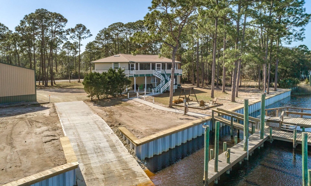Carrabelle Apartment | A Beautiful Bayou - 1BR/1BA studio on the river