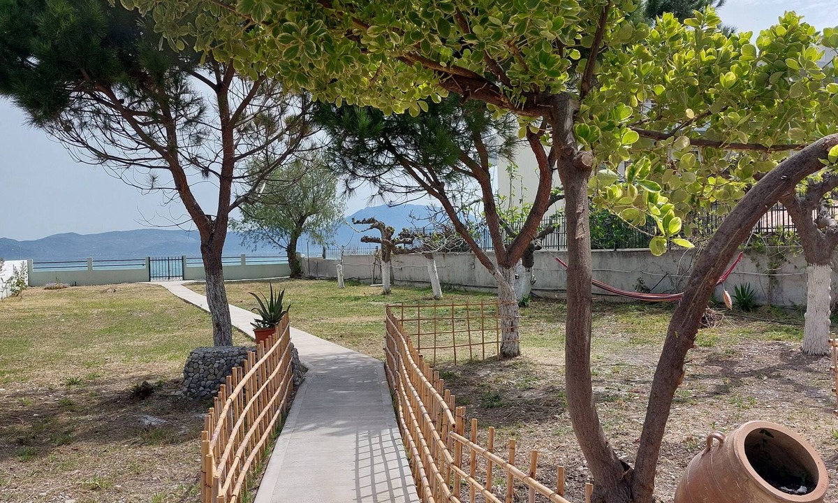 Nerantza Villa | A beautiful,renovated house on the sea! Quiet & ideal for families.Pet friendly
