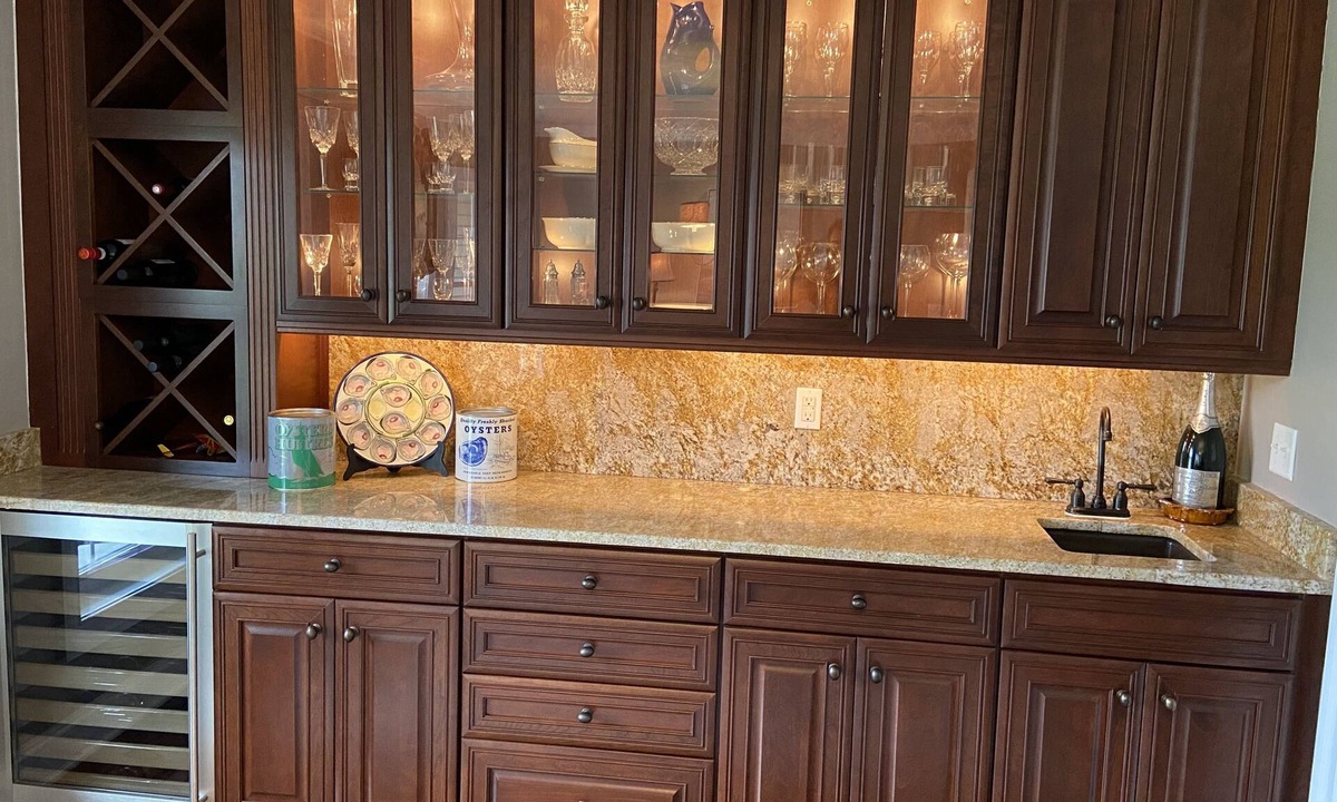 Woolford House | A Beautiful Waterfront Retreat for Family Gatherings!
