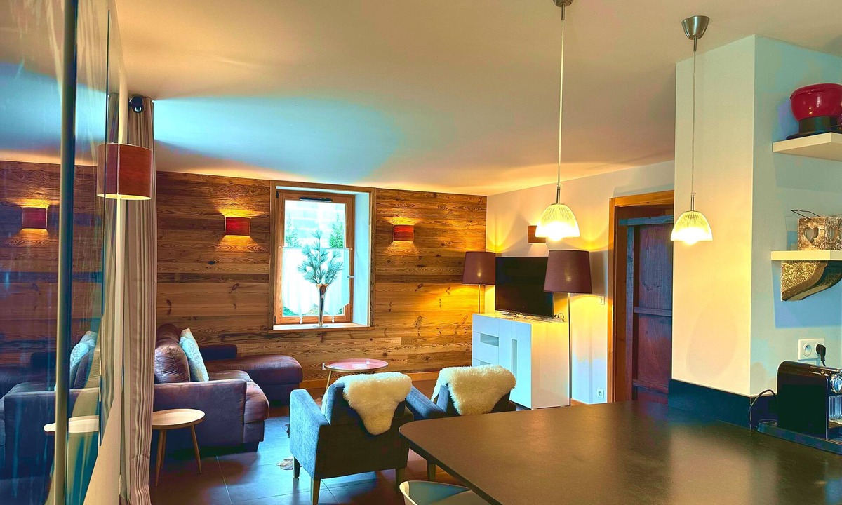 Morillon Ski Chalet | A beautifully renovated village house in the town centre. 100 M2. High Standard