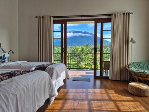 Selat Villa | A Calm Spacious Cottage with Mount Agung View