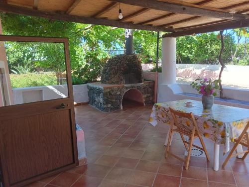 Filicudi Porto House | A casa Di Fabrizio Appartamento Il Forno