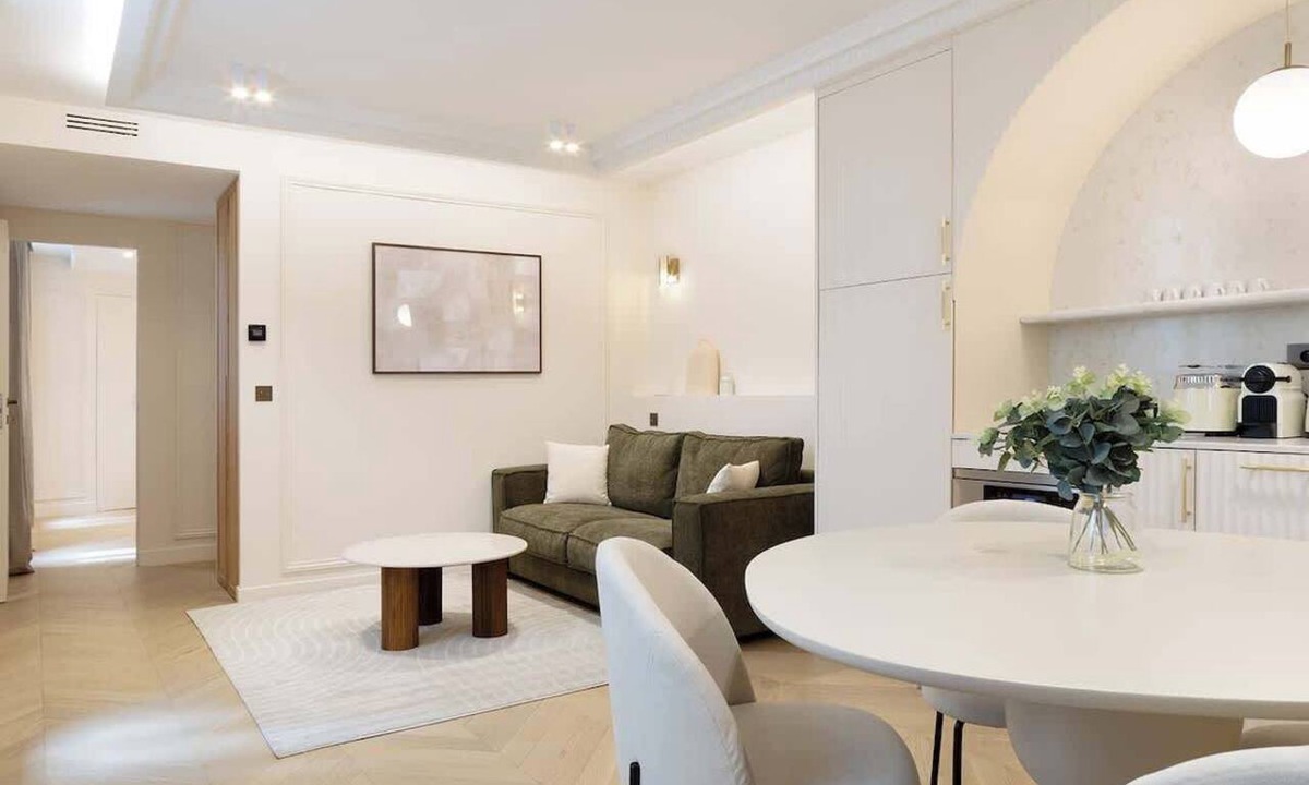 Gaillon Apartment | A Charming 1-BR/1BA with Services in Opéra